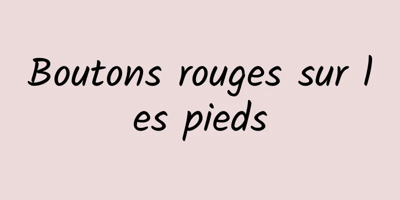 Boutons rouges sur les pieds