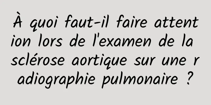 À quoi faut-il faire attention lors de l'examen de la sclérose aortique sur une radiographie pulmonaire ?