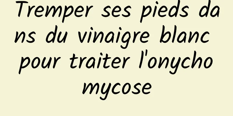 Tremper ses pieds dans du vinaigre blanc pour traiter l'onychomycose